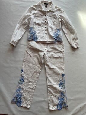 Randi M.Pant Suit
Size 6